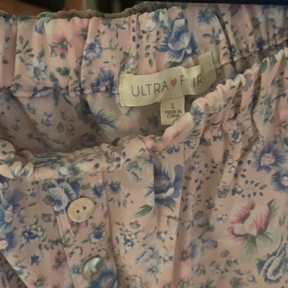 3/$30 🌸 floral top! Never worn - Picture 4 of 4